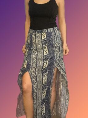 American Eagle Outfitters Blue and White Paisley Maxi Skirt